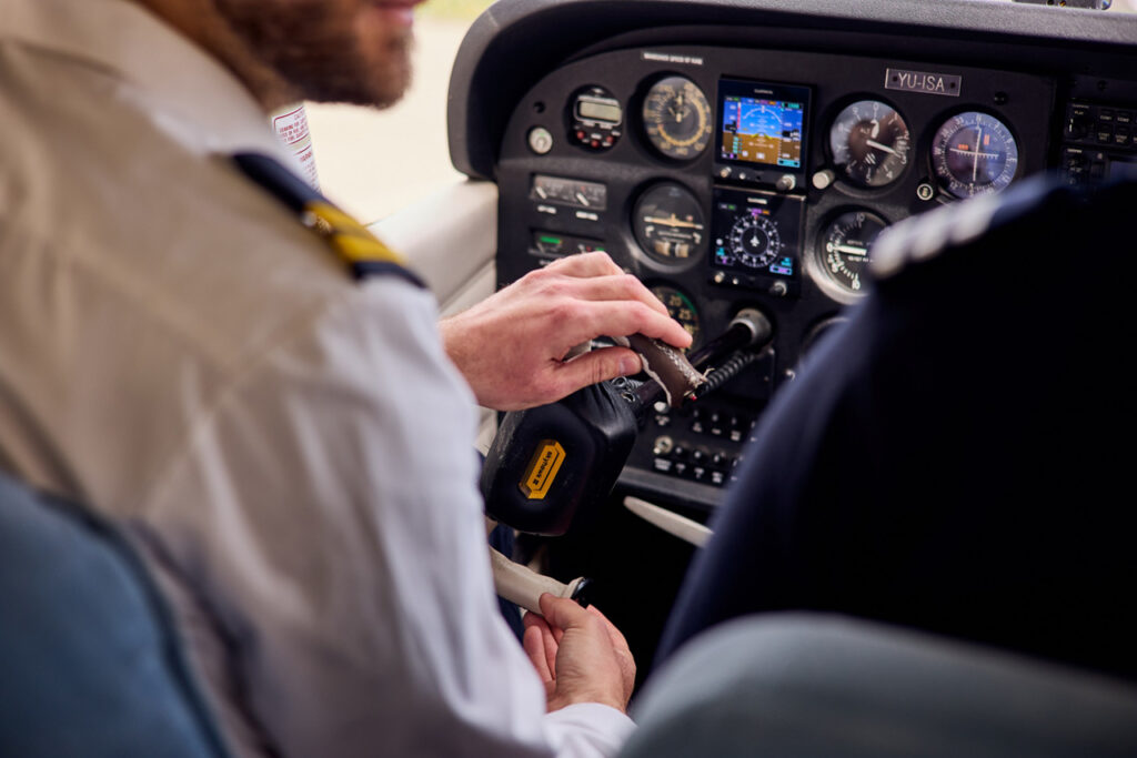 Advanced cockpit training with a focus on instruments